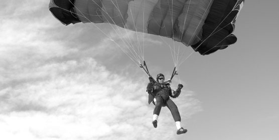 Первый в мире прыжок с парашютом из аэроплана