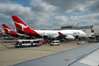 Австралийская Qantas замаливает грехи перед пассажирами