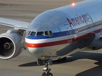 Алек Болдуин объяснил одну из причин краха American Airlines